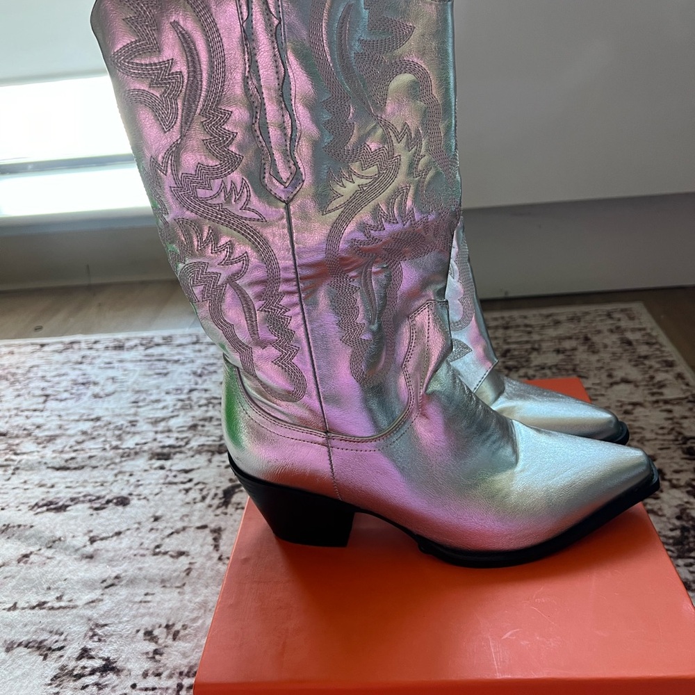 Women's Iridescent Western Heeled Boots - Silver